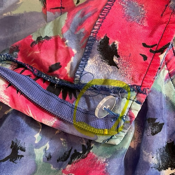 100% silk shorts in watercolor effect floral pattern in pink, indigo and green - Picture 7 of 9